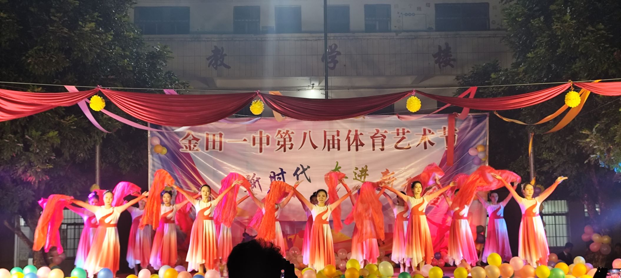 球友会体育到金田一中、石咀二中参与晚会表演 丨球友会体育