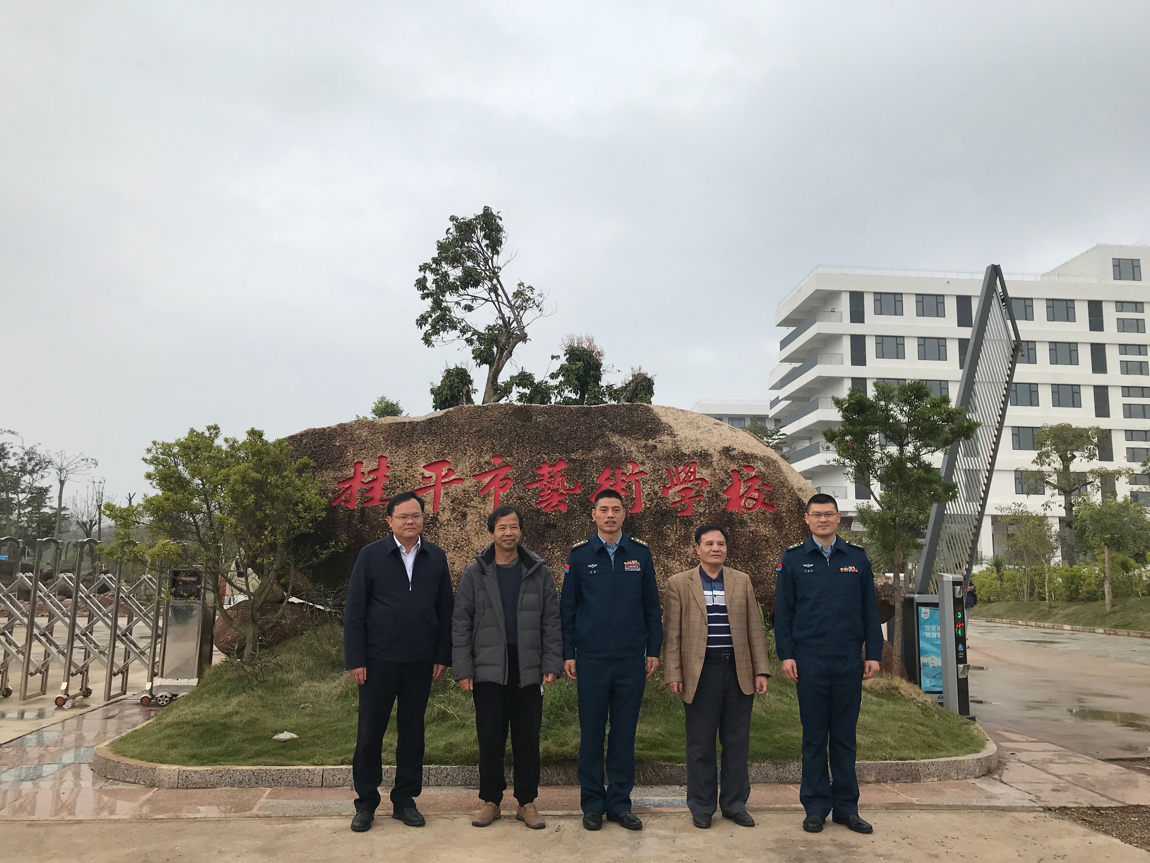 部队首长到我校指导工作丨 球友会体育  丨一方水土养育一代人。军民鱼水情，让我们的家园充满阳光、充满生机、充满希望！