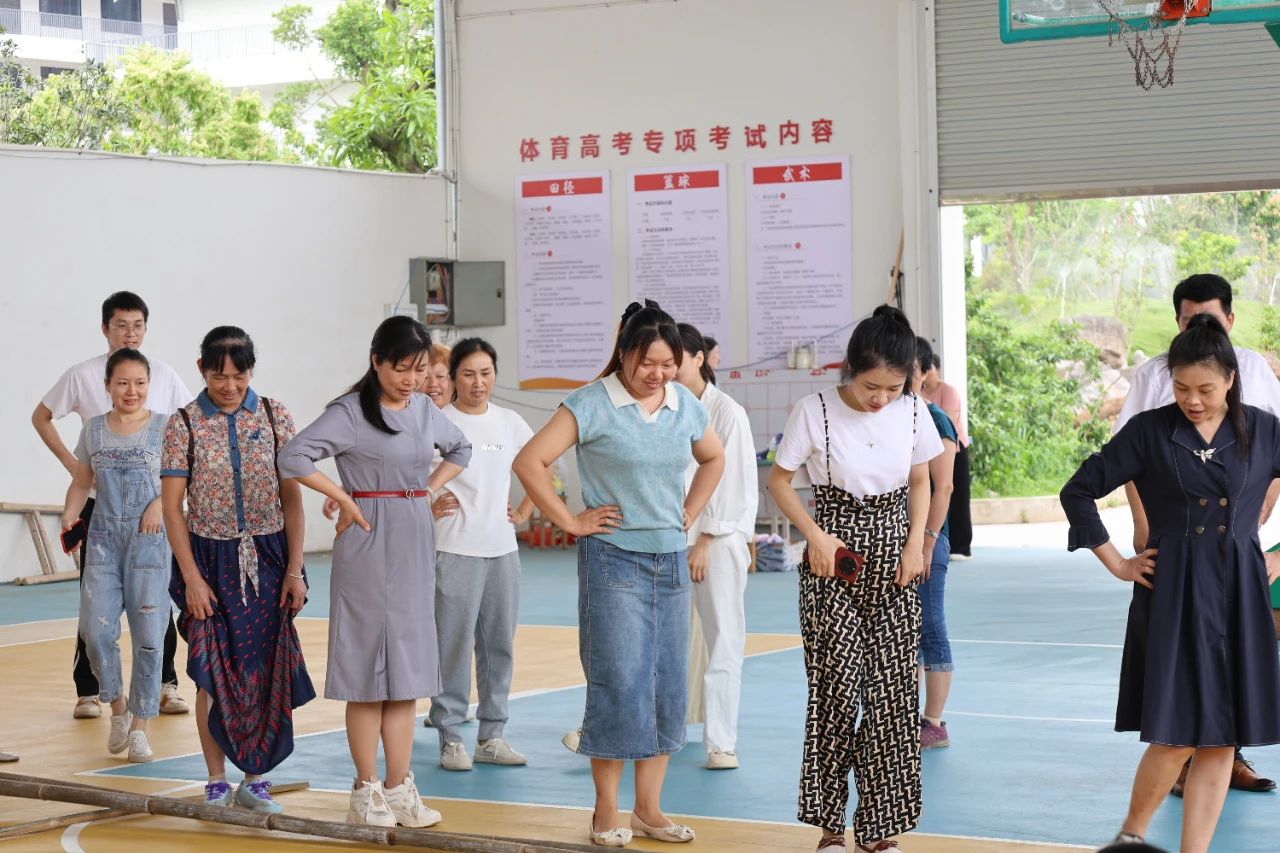 我校举行“五一”国际劳动节教职工游园活动 丨 球友会体育
